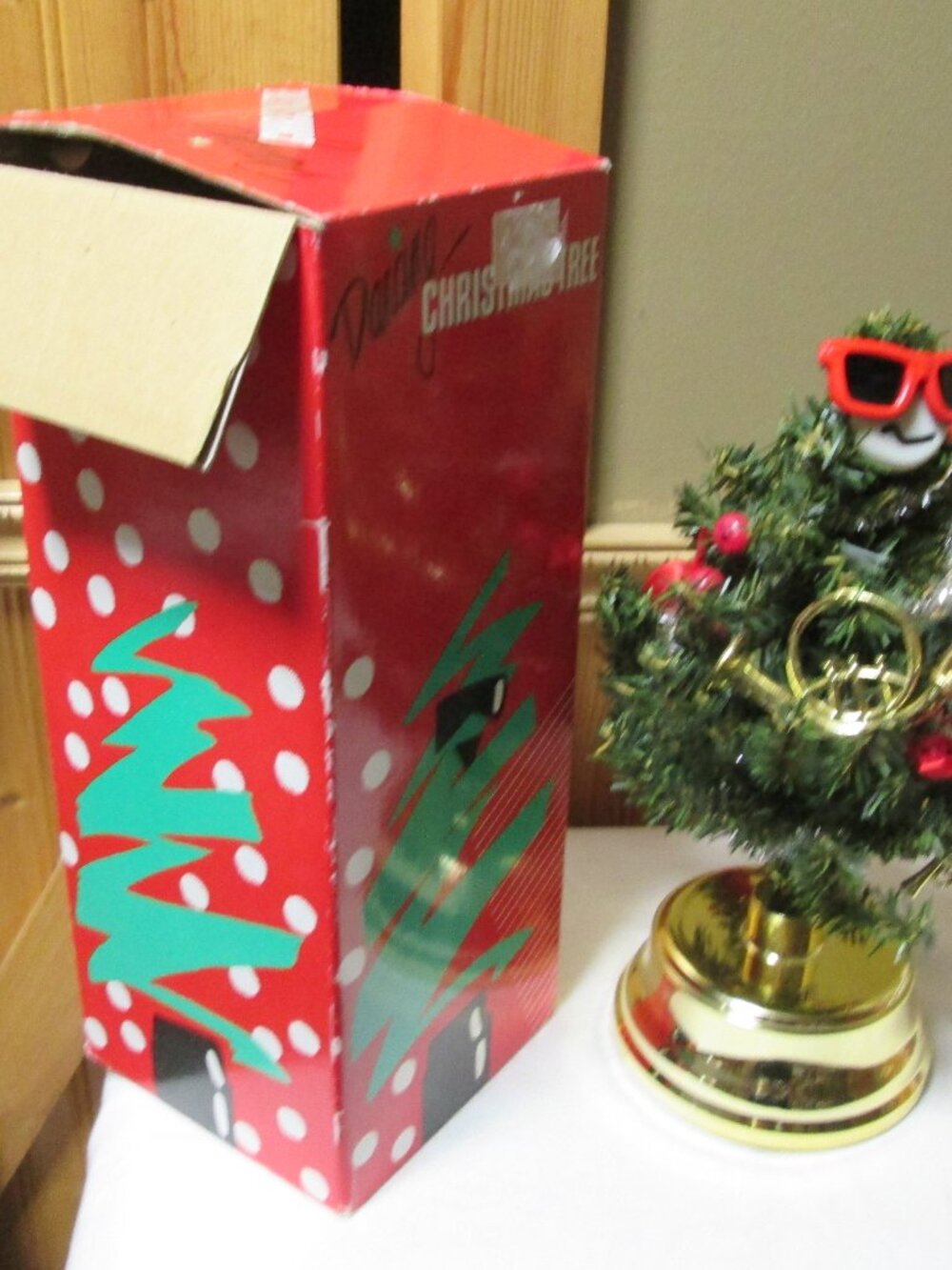 Vtg Gemmy dancing tree with sunglass top 80s vintage